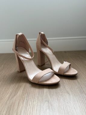 Block Heel, beige, David's Bridal, size 8. New!